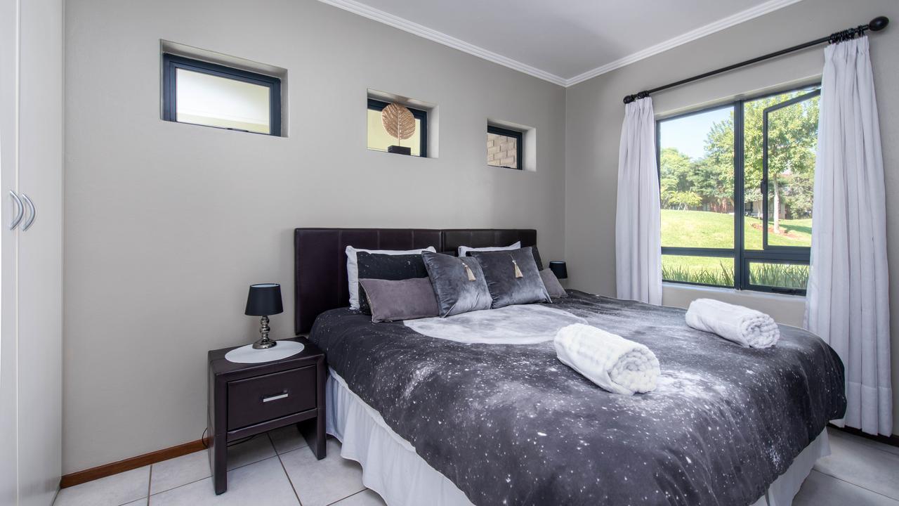 Jozistay @ Jackal Creek Apartments Roodepoort Luaran gambar