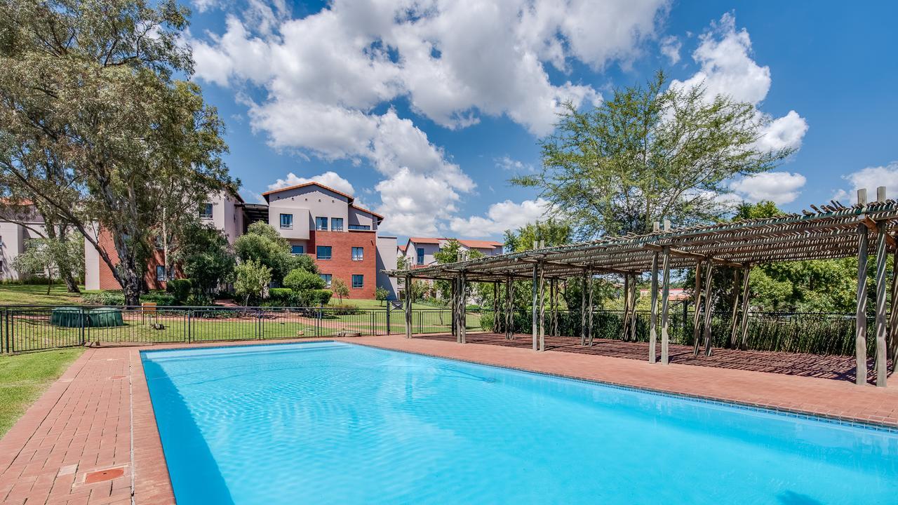 Jozistay @ Jackal Creek Apartments Roodepoort Luaran gambar