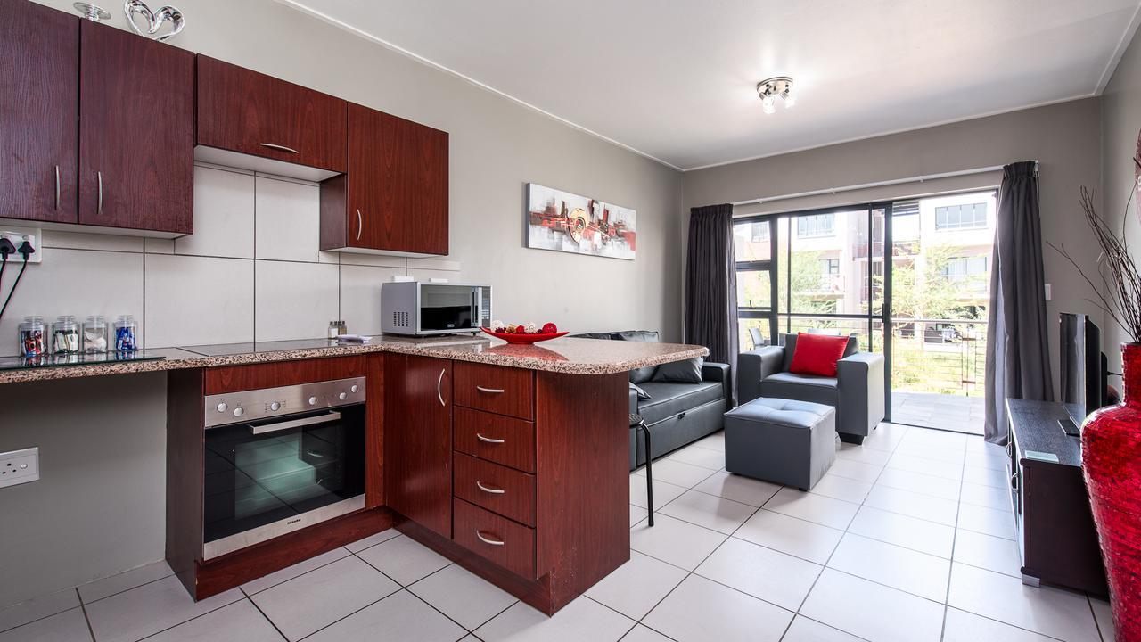 Jozistay @ Jackal Creek Apartments Roodepoort Luaran gambar